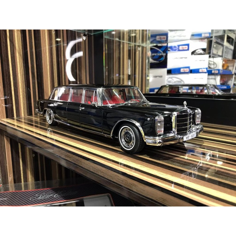 1/18 Mercedes-Benz MB600 Black Miniature car by KengFai