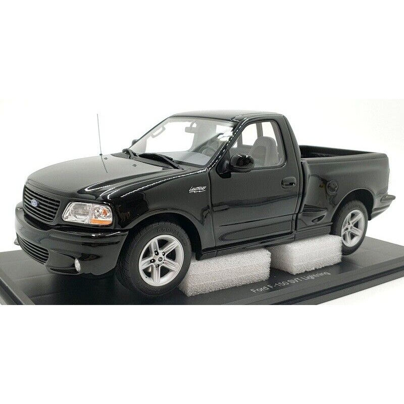 DNA Collectibes 2003 Ford F-150 SVT Lightning Pick up Truck Black 1:18 RESIN