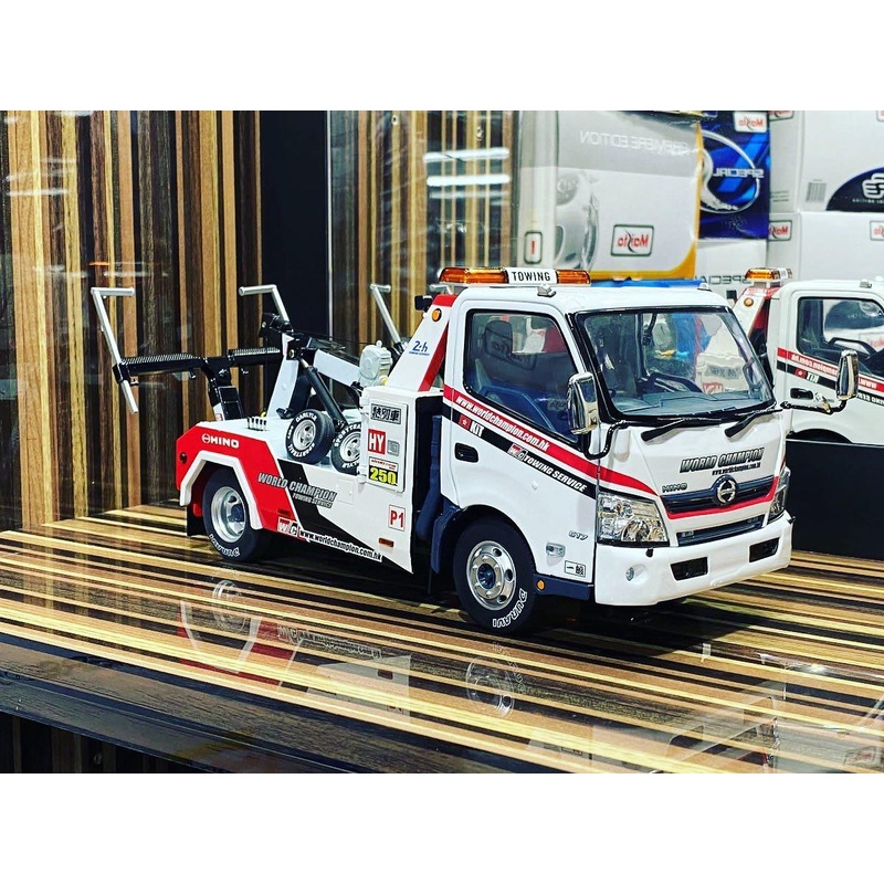 1/18 Diecast Hino 300 Tow Truck Recovery Vehicle White by TINY