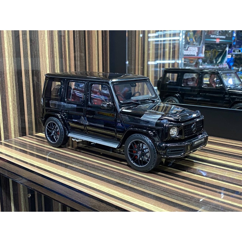 1/8 Diecast Mercedes-Benz G 63 AMG Black Model Car by Minichamps