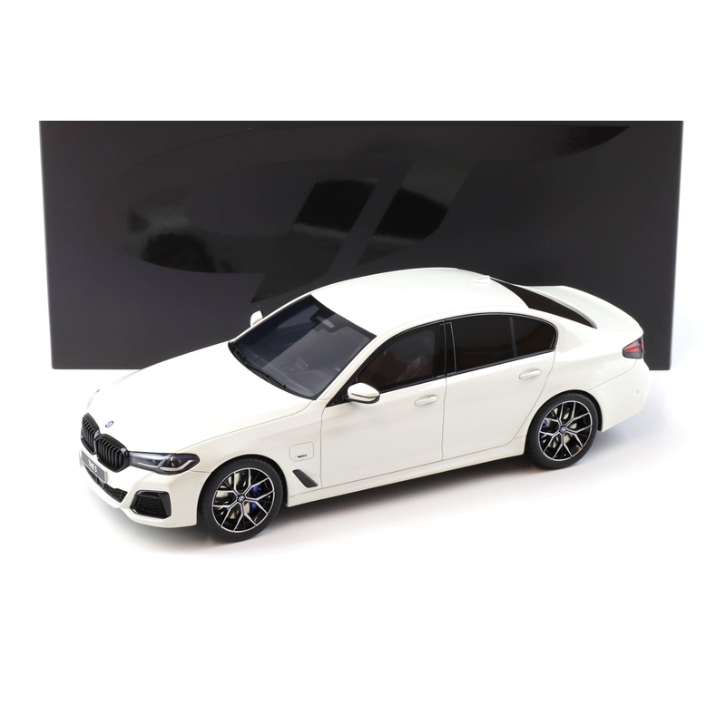 GT Spirit 2023 BMW 545E G30 Xdrive M Sport Sedan White 1:18