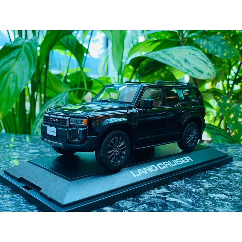 Dealer Edition 2024 Toyota Land Cruiser 250 Resin Model - Black | 1/30 Scale