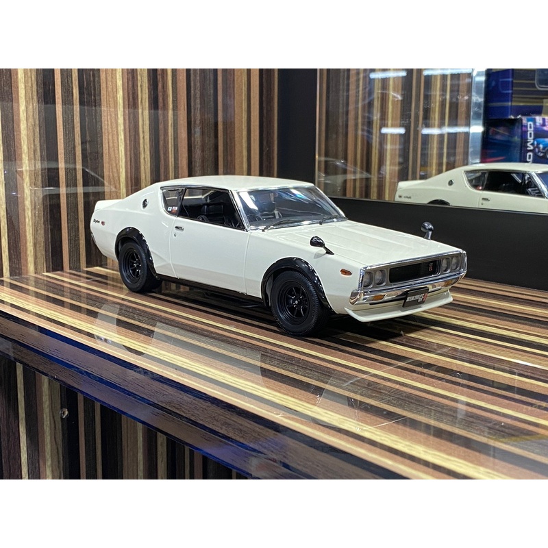 1/18 Diecast Nissan Skyline 2000 GT-R White Kyosho Scale Model Car