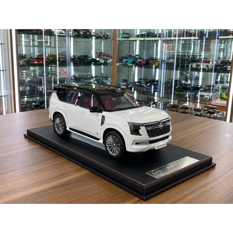1/18 Resin Diamand Nissan Patrol Y63 Platinum  White / Black  Limited Edition - 75 pcs