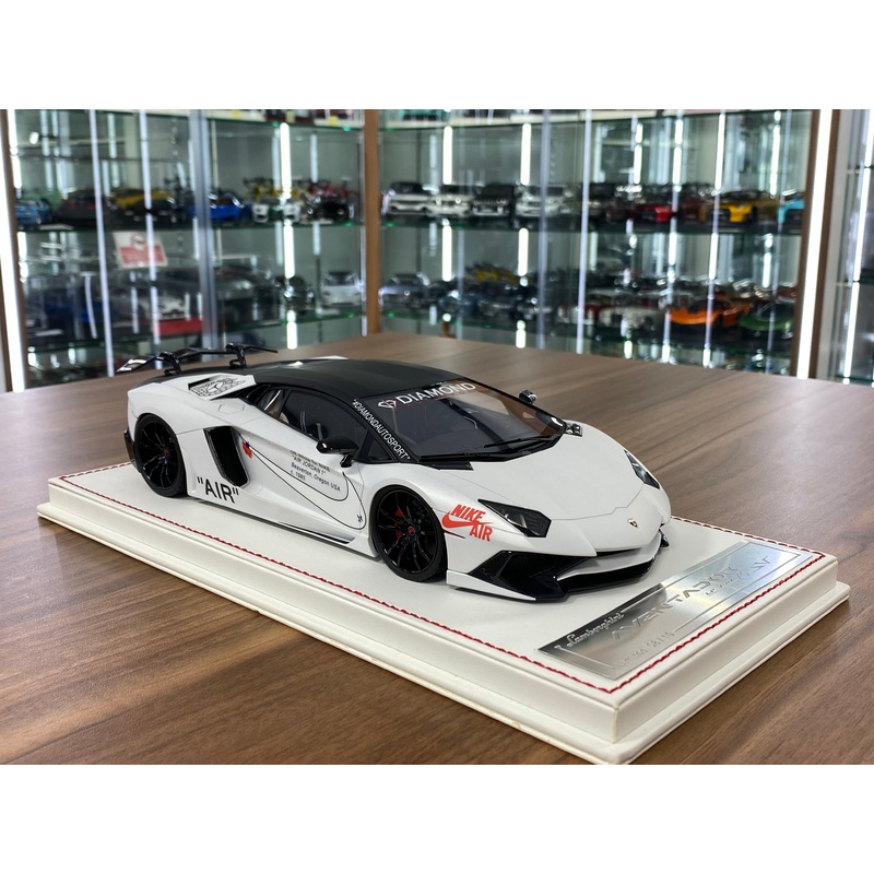 1/18 Resin Lamborghini Aventador LP 750-4 SV | Matt Pearl White Davis & Giovanni | Limited 10 pcs