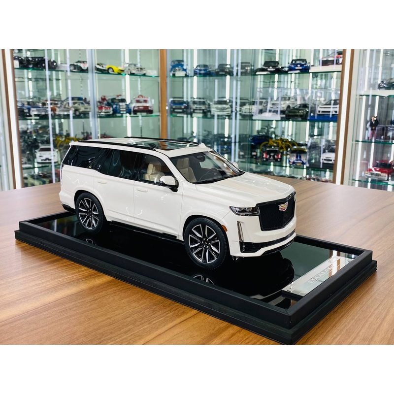 1/18 Resin Cadillac Escalade Sport Platinum 2022 White Model car by Motorhelix