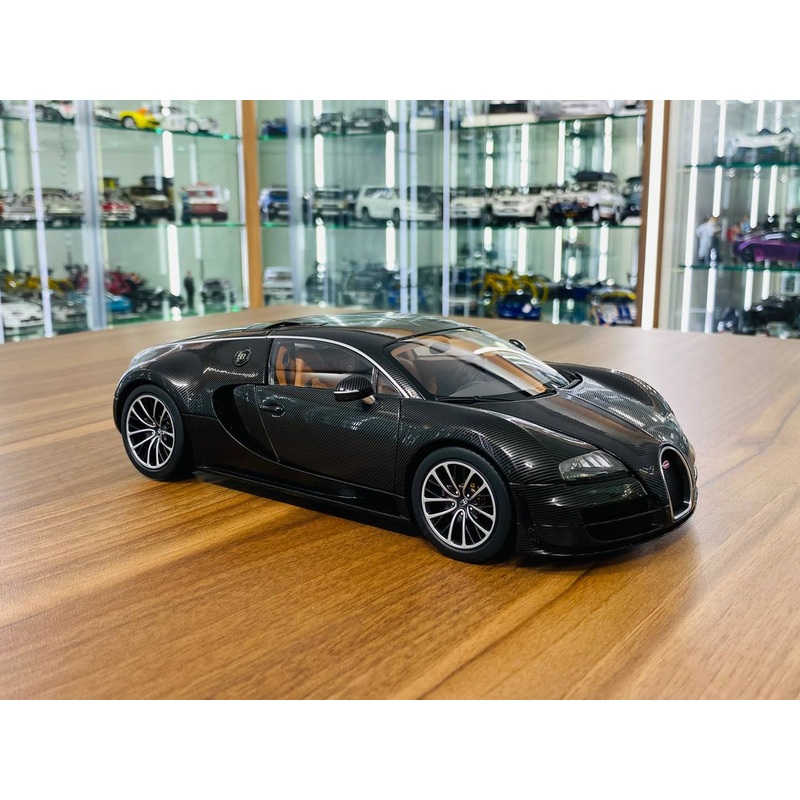 1/18 Diecast AutoArt Bugatti Veyron 16.4 Super Sport in Black Carbon