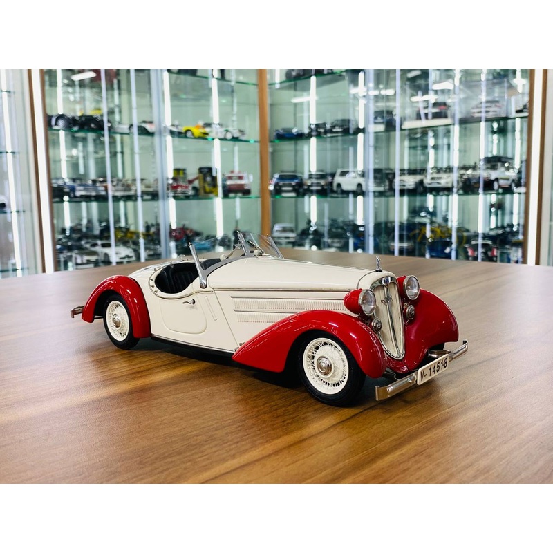 1/18 Diecast - CMC Audi Front 225 Roadster 1935 in Red/White, Limited to 4000 Pieces
