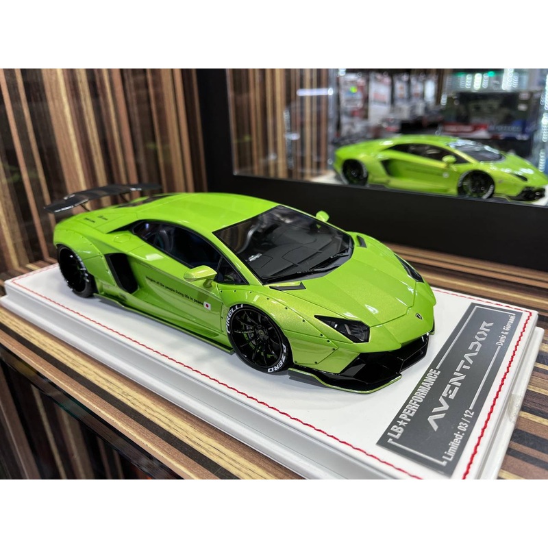 Davis & Giovanni Lamborghini Aventador LBWK 1/18 Resin Model - Apple Green