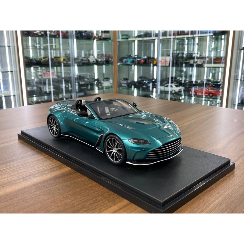 1/18 Resin Model GT Spirit Aston Martin V12 Vantage Roadster 2023  Green  Limited Edition