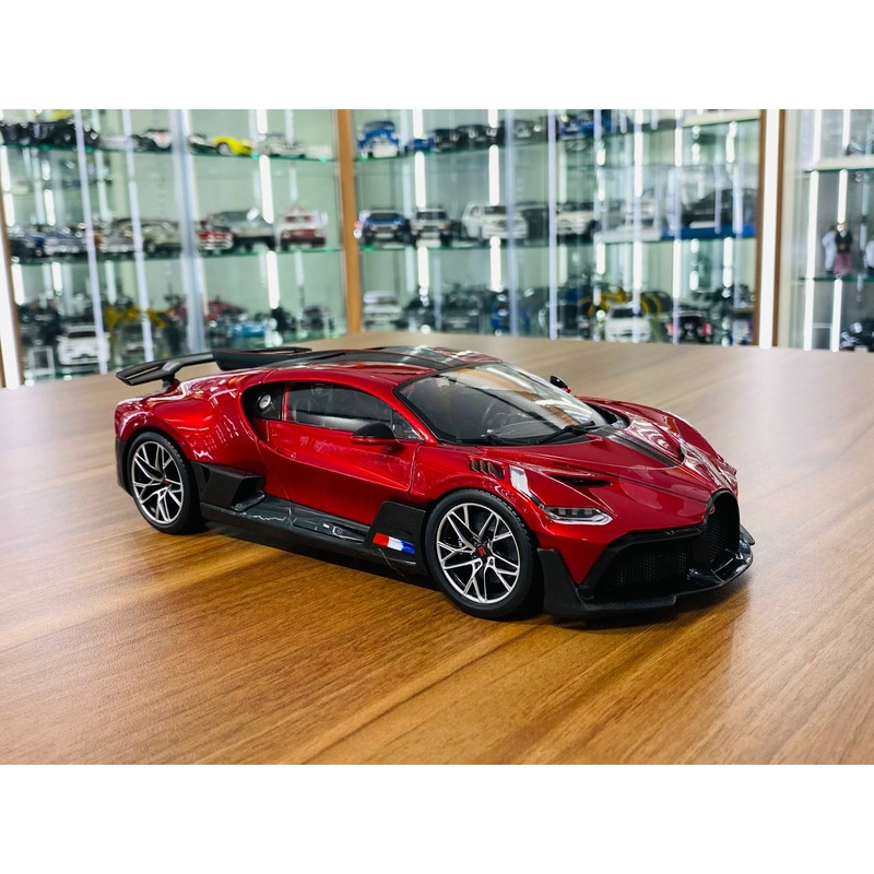 1/18 Diecast Bburago Bugatti Divo Red