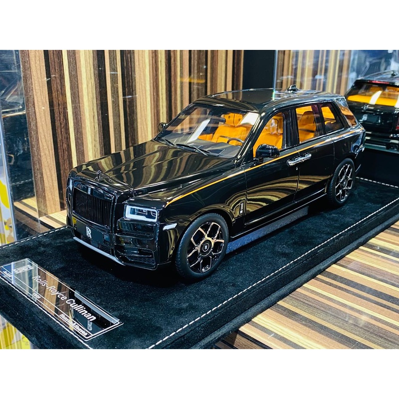 1/18 Resin Model HH Rolls Royce Cullinan - Diamond Black Badge (Limited Edition)