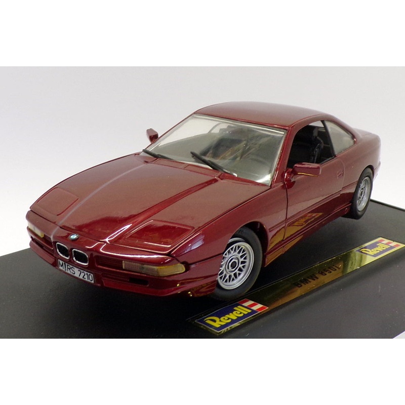 Revell 1/24 Scale Model Car 8629 - BMW 850i - Burgundy