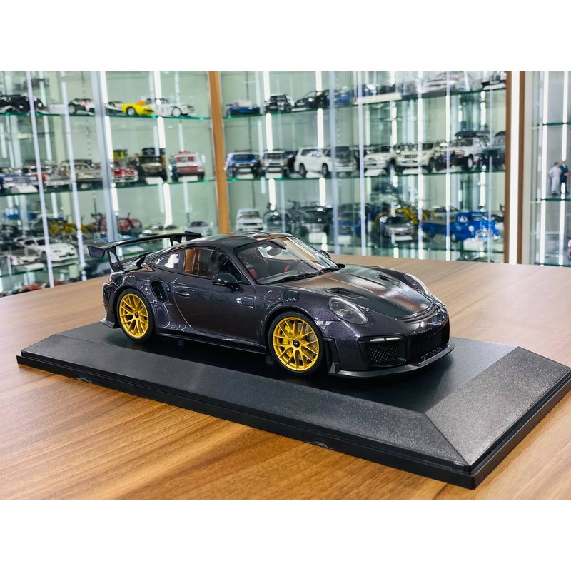 1/18 Diecast  MINICHAMPS Porsche 911 GT2 RS (911.2) 2018 weissach package purple metallic