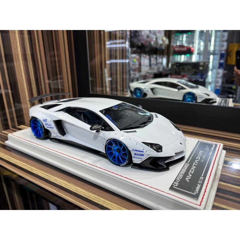 Davis & Giovanni Lamborghini Aventador LP750-4 SV 1/18 Resin Model - White