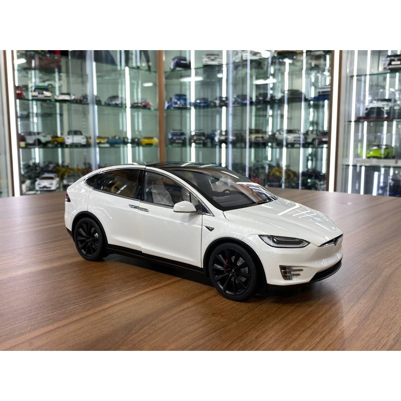 Tesla Model X P100D [1/18 Diecast White]