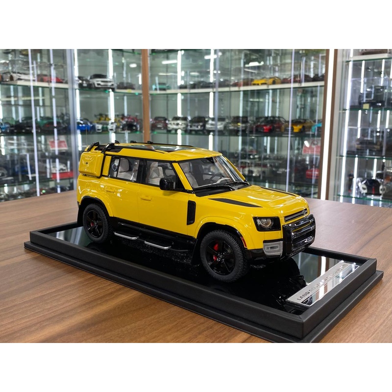 1/18 Resin MotorHelix Land Rover Defender 110 Desert Yellow Limited 50 pcs