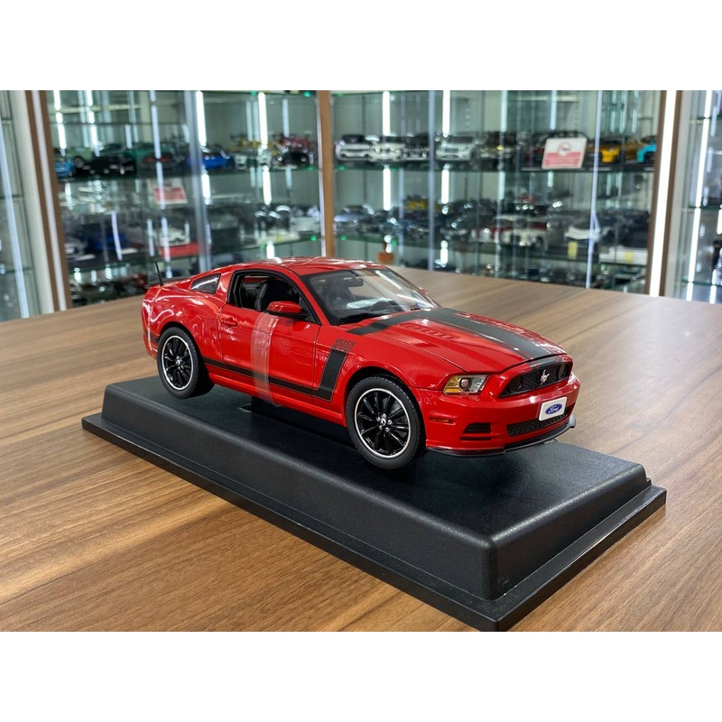 1/18 Diecast Ford Mustang BOSS 302 Red Model Car - Shelby Legend
