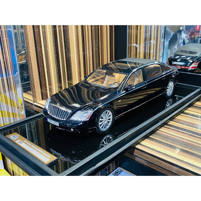1/18 Resin Motor Helix Mercedes Benz Maybach 62S Landaulet - Metallic Black (Limited Edition)