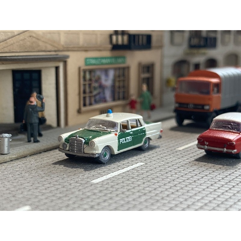 Ready-made model car Mercedes-Benz 190 Police  Green-White