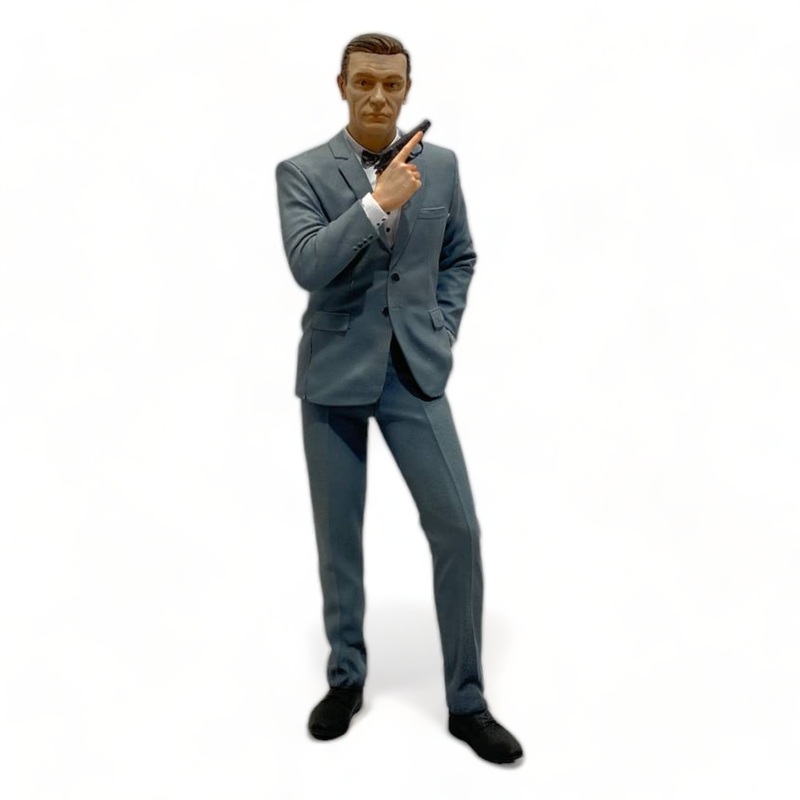 1/18 Scale James Bond 007 Lady Figure