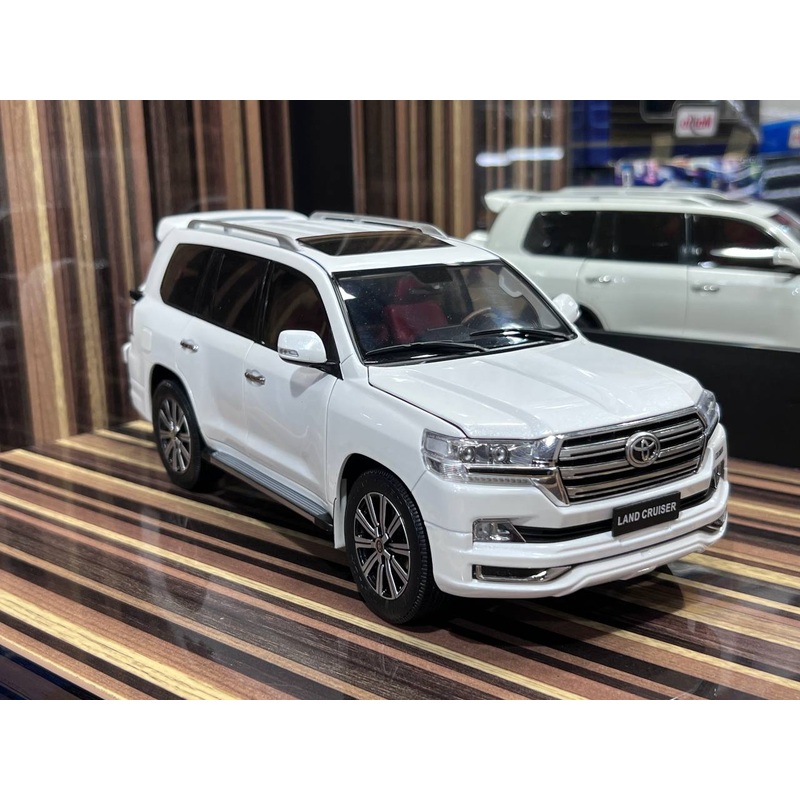 1/18 Toyota Land Cruiser 200 KengFai