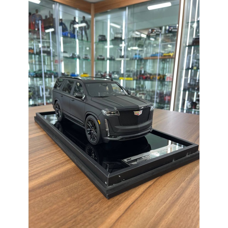 1/18 MotorHelix Cadillac Escalade Matte Black  Resin Model (Limited to 99 pcs)
