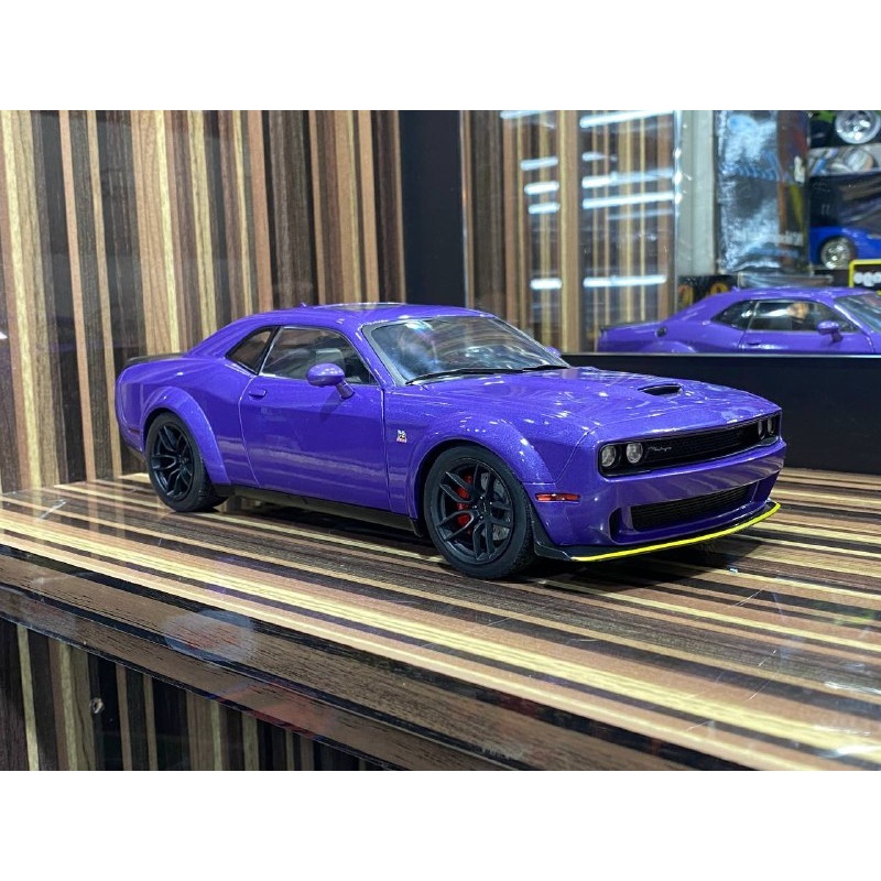 1/18 Diecast Dodge Challenger R/T SCAT PACK Widebody Purple Solido Model Car
