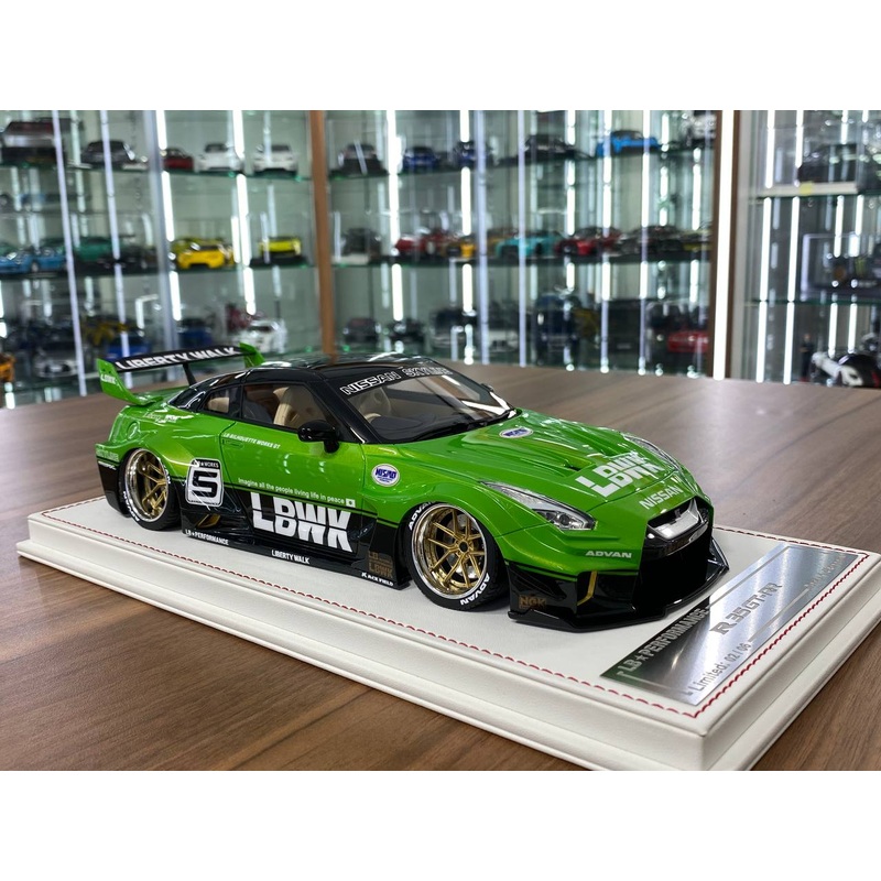1/18 Resin   Davis & Giovanni Nissan R35 GT-RR LBWK Metallic pearl green / dark green with decals Limited- 6 pcs