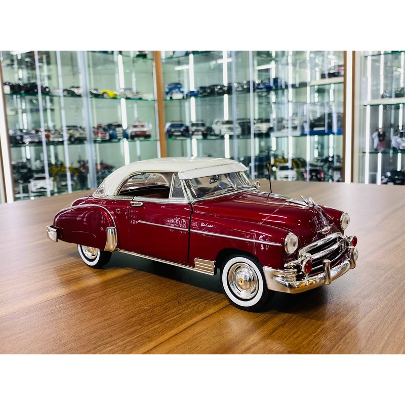 1/18 Diecast MotorMax Chevy bel air 1950 red / white