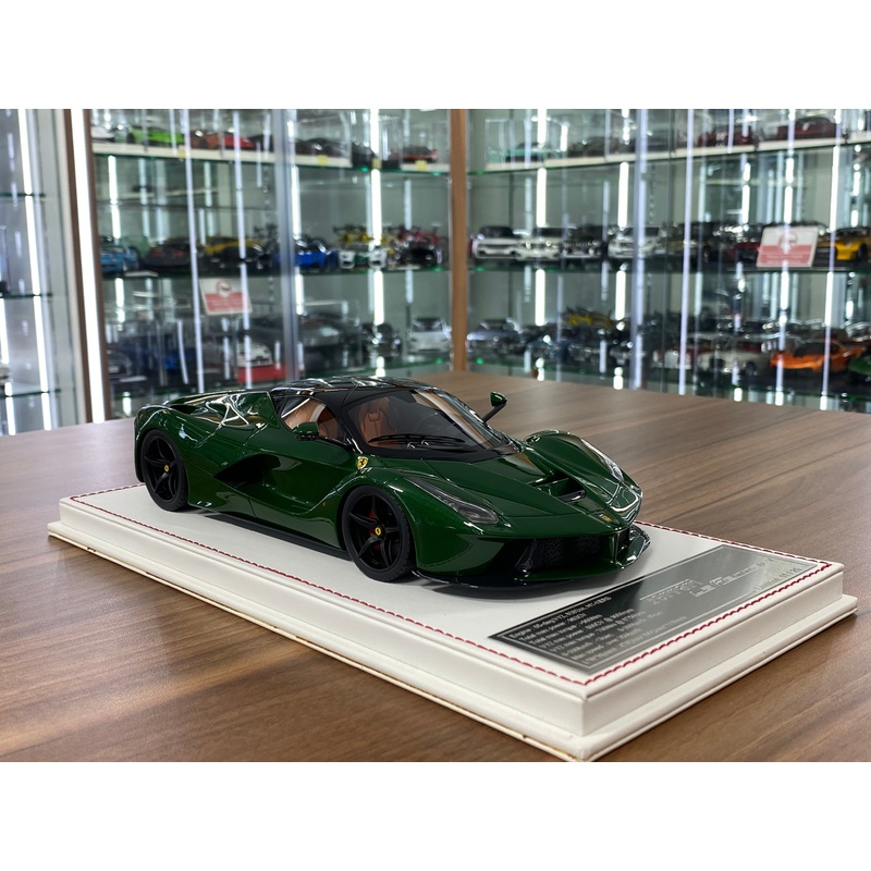 1/18 Ferrari LaFerrari by Davis & Giovanni  Metallic green, black roof