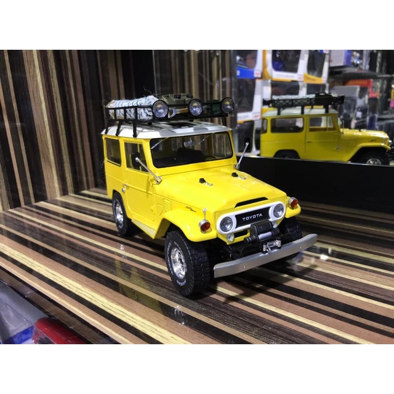 Toyota Land Cruiser Triplenine [1/18 Diecast Yellow]