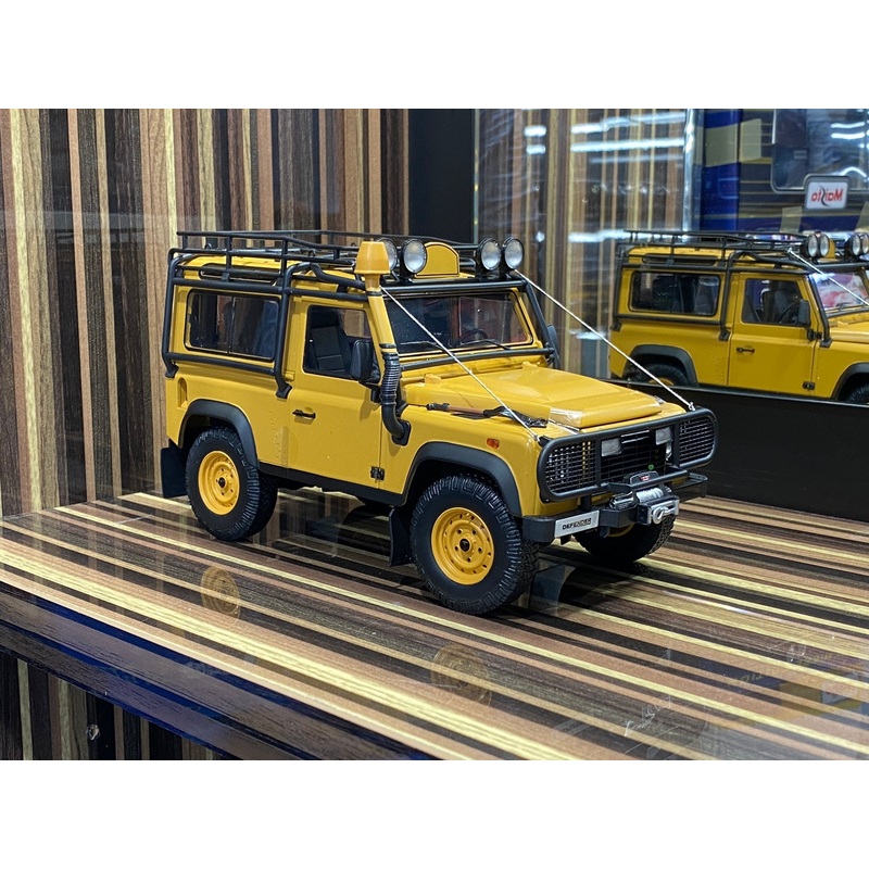 1/18 Diecast Land Rover Defender 90 Adventure 2007 Yellow Kyosho Scale Model Car
