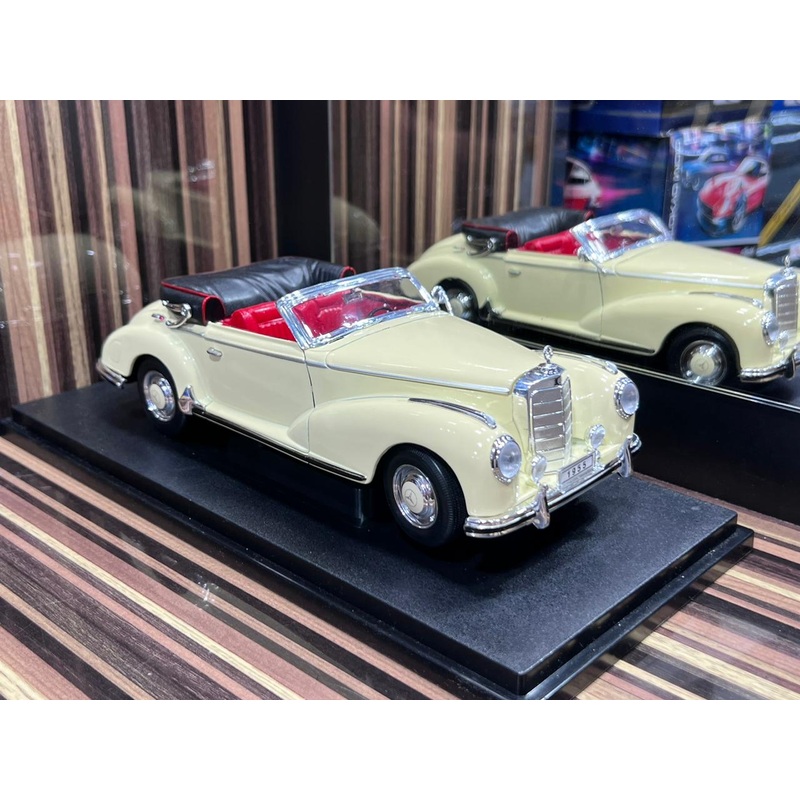 1/18 Diecast Mercedes-Benz 300S Model Car by Welly