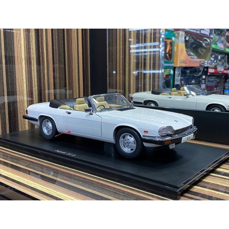 Autoart Jaguar XJ-S Coupe - White (1/18 Scale) Model Car