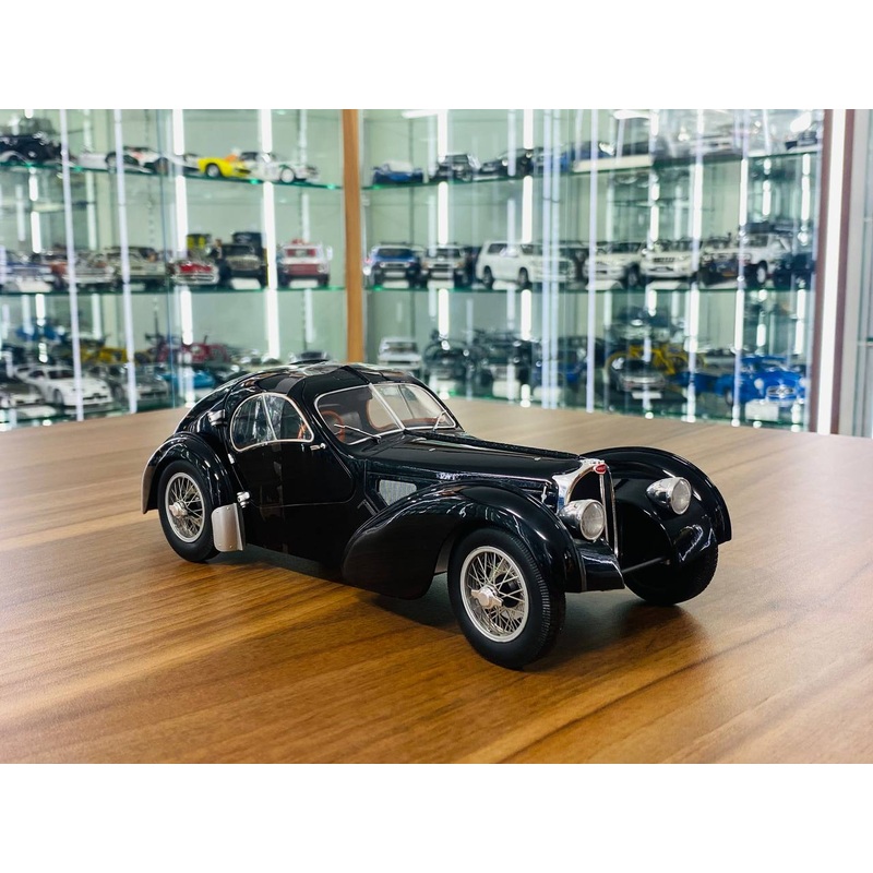 1/18 Diecast Model Solido Bugatti Type 57 SC Atlantic - Black