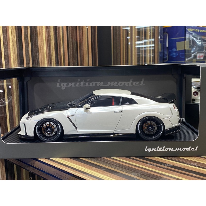 1/18 Diecast Nissan GT-R R35 White Ignition model Miniature Car