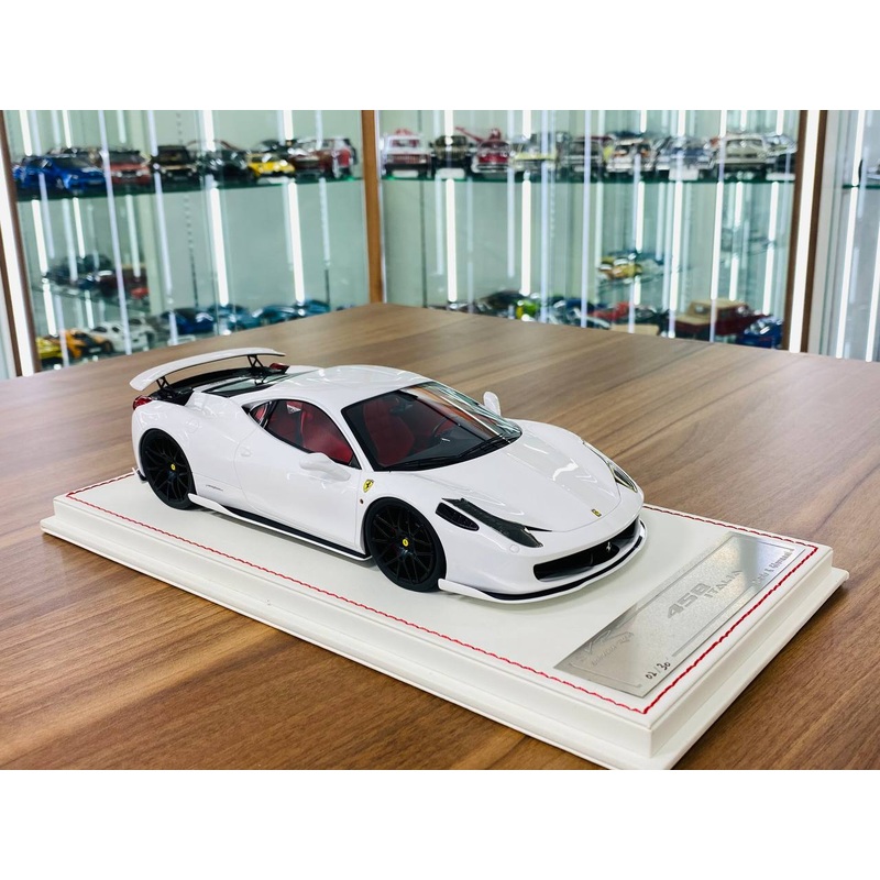 Davis & Giovanni Ferrari 458 Italia Resin Model - White | 1/18 Scale