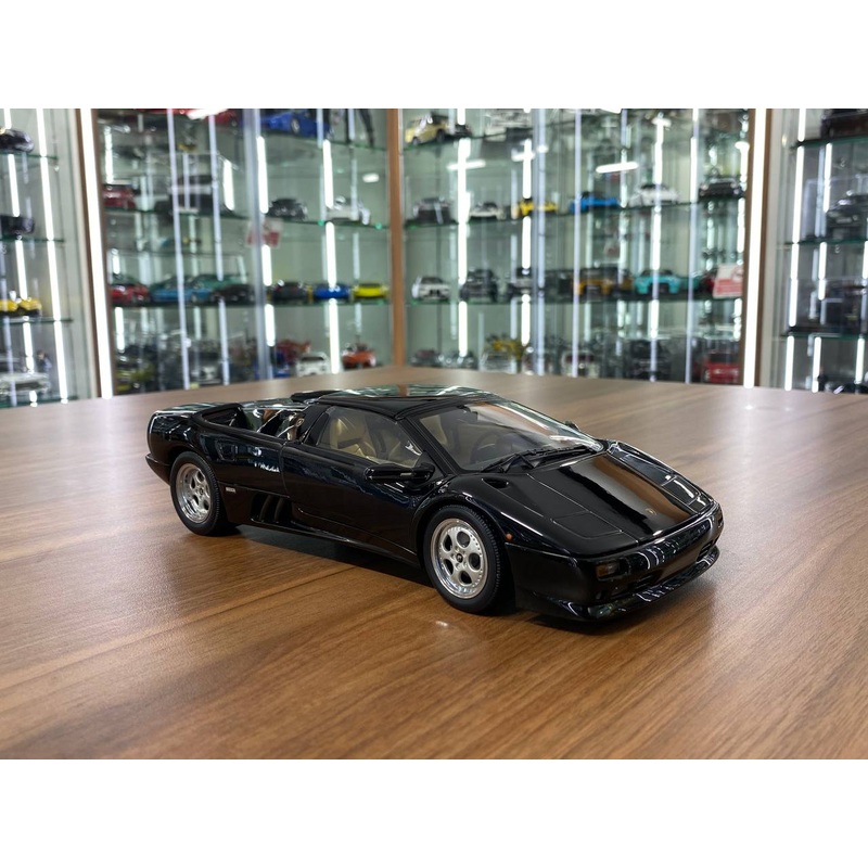 AUTOart 1/18 Lamborghini Diablo Roadster  Gloss Black | Full Opening Diecast