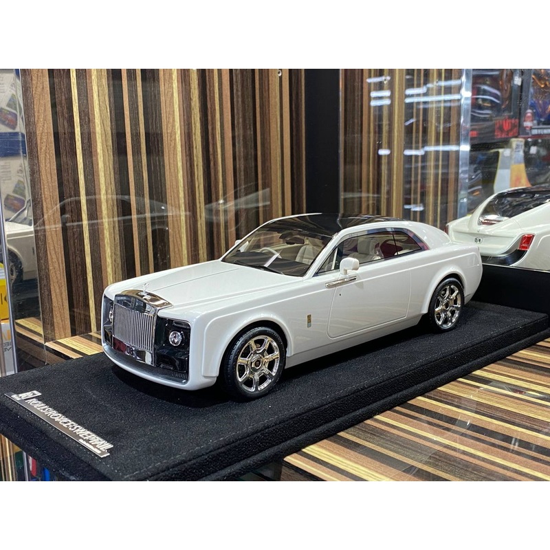 AutoBarn Models Rolls-Royce SWEPTAIL - 1/18 Resin Model, Pearl White
