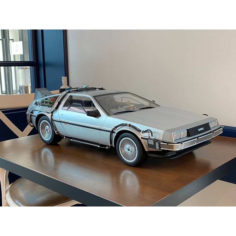 Hot Toys DMC DeLorean Time Mechine 1/6 ( Back to the future )