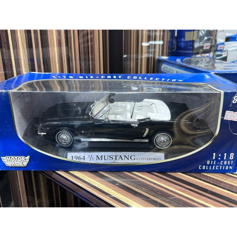 1/18 Diecast Ford Mustang Convertible 1964 Model Car by Motormax