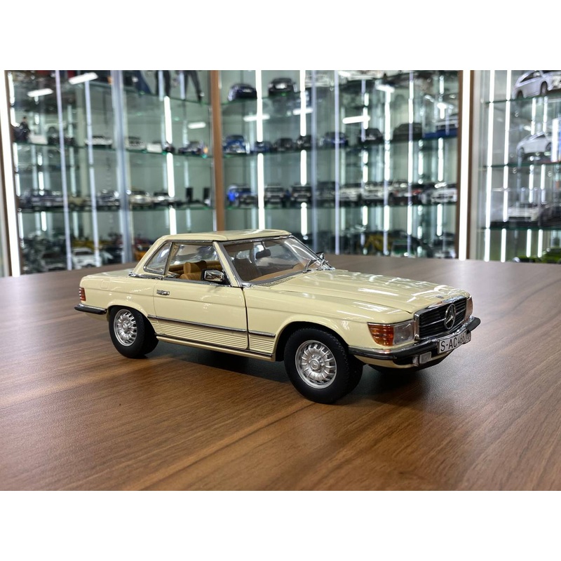 1/18 Diecast Metal Model  Mercedes Benz 350 SL 1977 by Sun Star Models