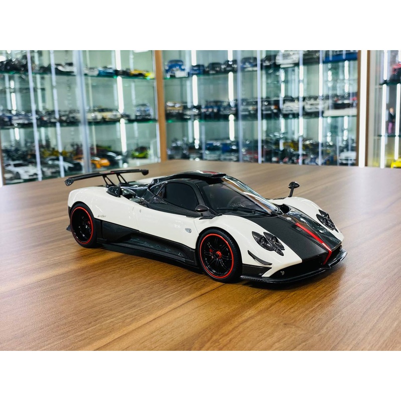 1/18 Diecast Model Almost Real Pagani Zonda Cinque - White / Carbon Fiber (Full Opening)