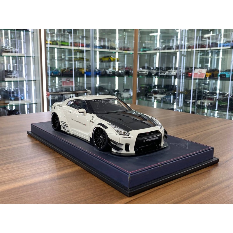 1/18 Resin Nissan GT-R R35 Type. 2 LBWorks  Make Up Pearl White Limited Edition 130 pcs