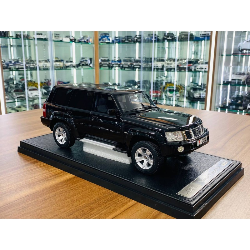 Ivy Model 1/18 Nissan Patrol Safari Y61  Black, Limited Edition 01/99