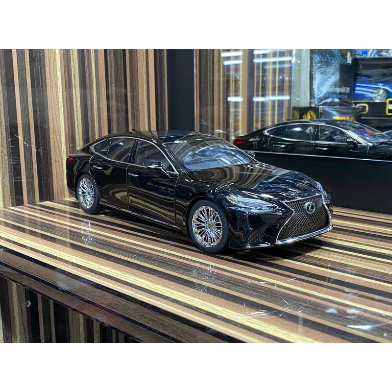 1/18 Diecast Lexus LS500h Black AUTOart Scale Model Car