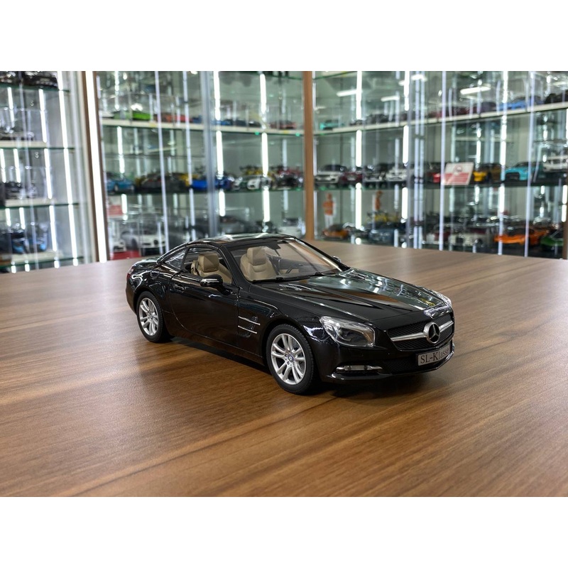 1/18 Diecast Model  Norev Dealer Edition Mercedes-Benz SL Class (R231) 2012 in Magnetit Schwarz metallic black