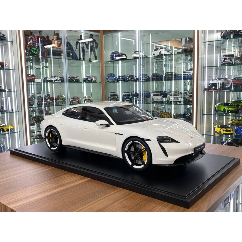 1/8 Resin MINICHAMPS Porsche Taycan turbo S  2020 Pearl White Limited-199 pcs