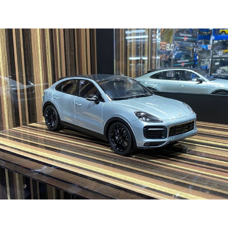 Porsche Cayenne Minichamps  model car